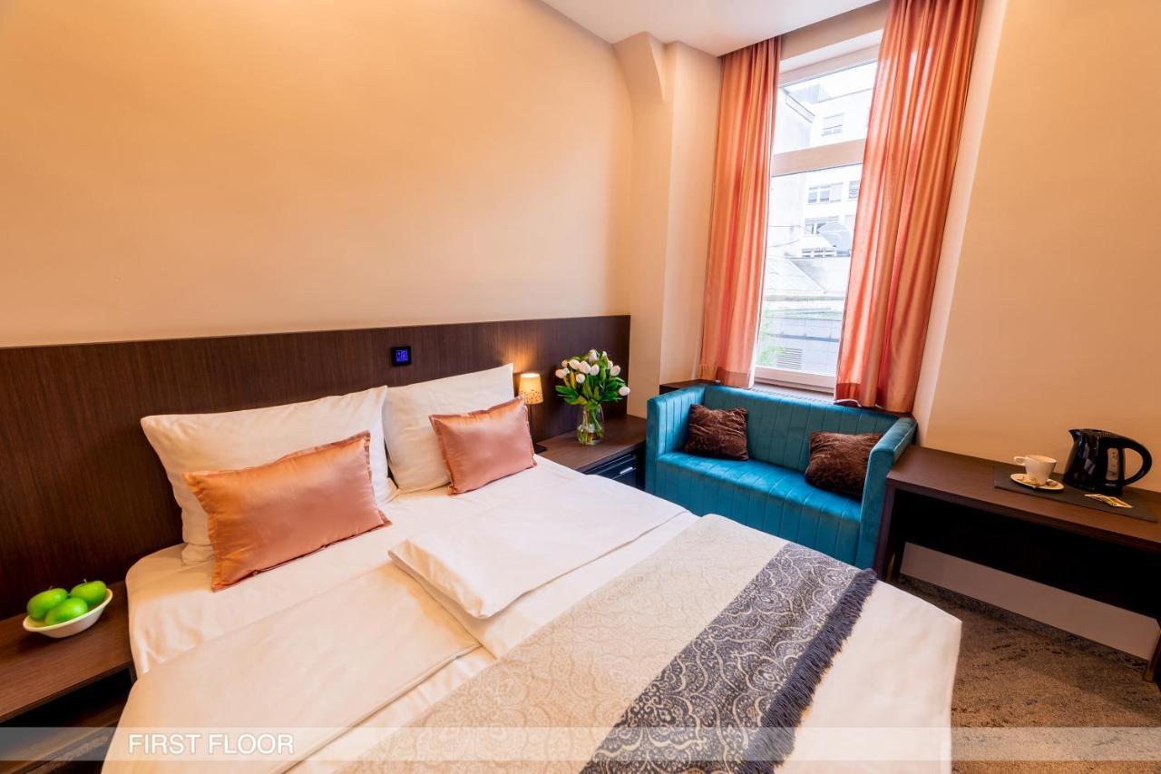 Center Ljubljana Hotel Bagian luar foto
